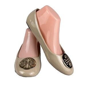 Pierre Dumas Ballet Flats Women's 6 1/2 Beige Patent with Gold Medallion New
